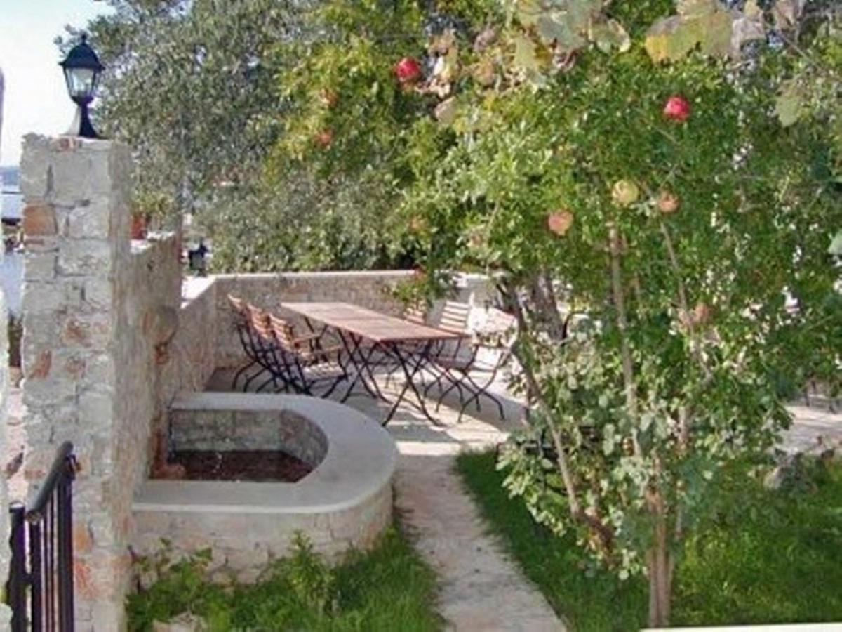 Apartments Doria - 20M From Beach Трогір Екстер'єр фото