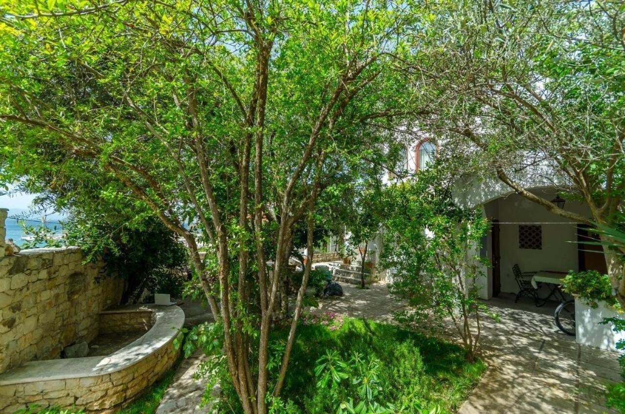 Apartments Doria - 20M From Beach Трогір Екстер'єр фото